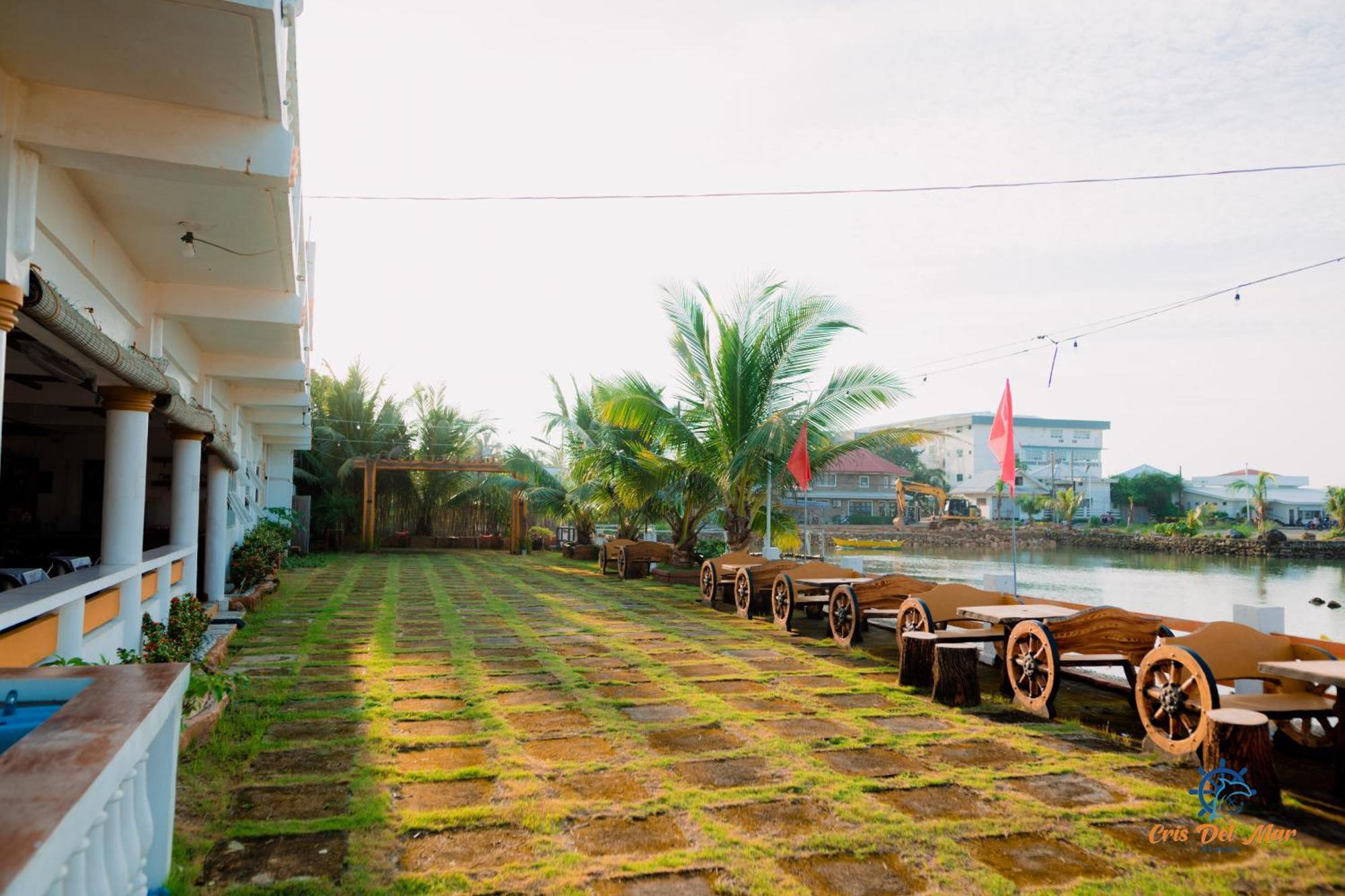 Cris Del Mar Resort Bolinao Экстерьер фото