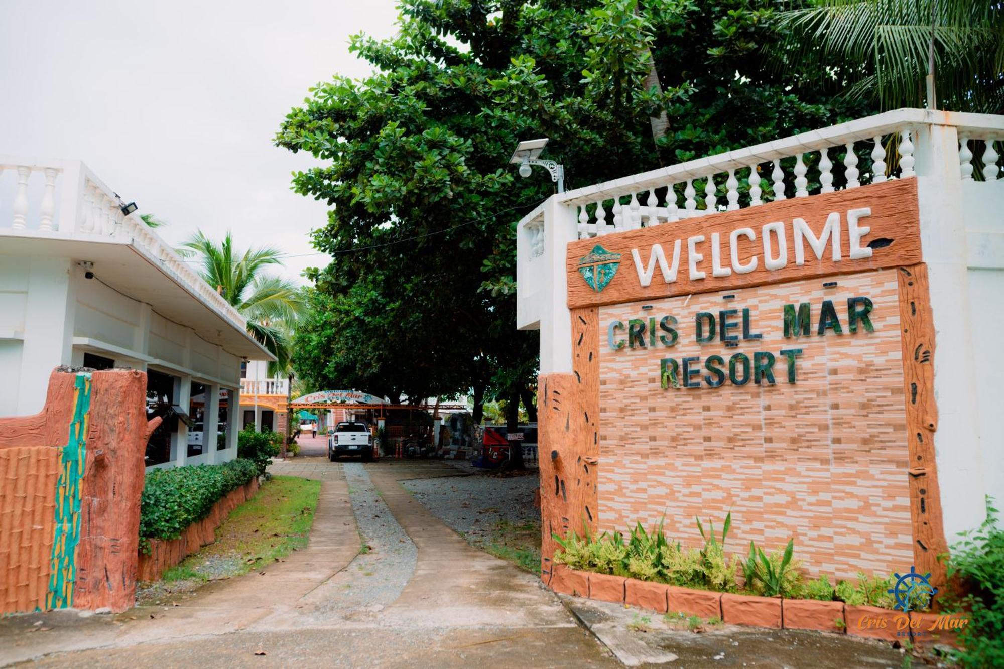 Cris Del Mar Resort Bolinao Экстерьер фото