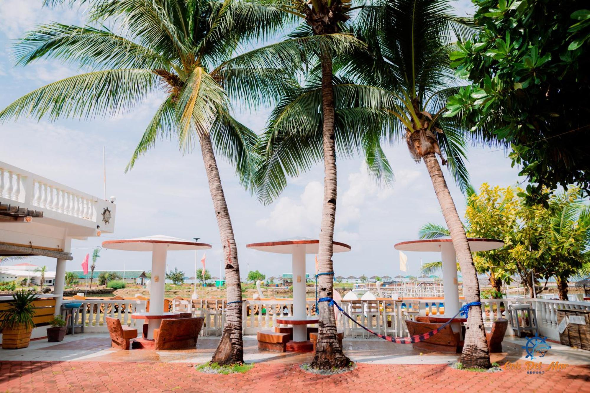 Cris Del Mar Resort Bolinao Экстерьер фото